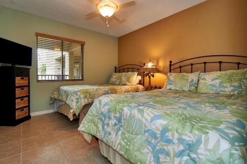Picturesque sunsets great restaurants easy going lifestyle and sleeps six TS502 - image 6