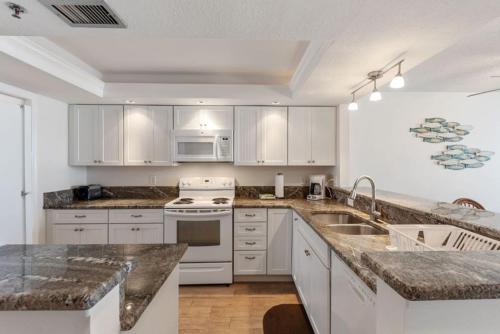 The beach is calling and I must go to this absolutely fabulous condo SDC1503 - image 5