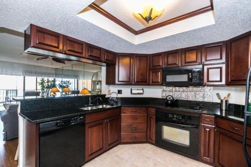 Stunning Views of the Gulf of Mexico and three bedrooms to share BP410 - image 3
