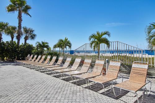 Stunning Views of the Gulf of Mexico and three bedrooms to share BP410 - image 9