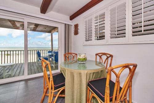 The perfect beach getaway has a direct Gulf front balcony and unit sleeps six VS2B - image 2