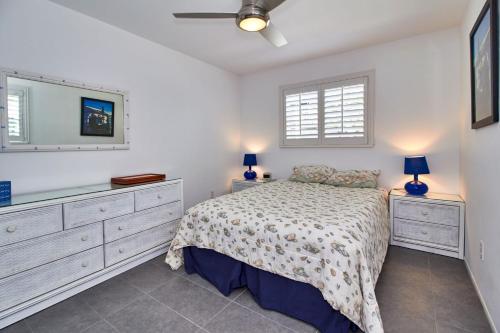 The perfect beach getaway has a direct Gulf front balcony and unit sleeps six VS2B - image 7