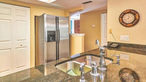 The perfect vacation condo with style flair beauty and a beach DR203 - image 3