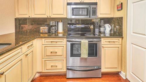 The perfect vacation condo with style flair beauty and a beach DR203 - image 4