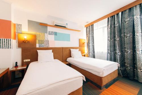 2 twin beds