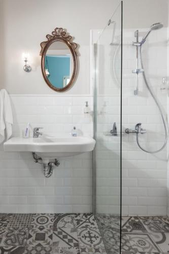 7 Brothers Hotel – Poros, PA