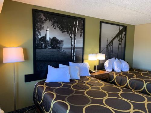Super 8 by Wyndham Petoskey - image 14