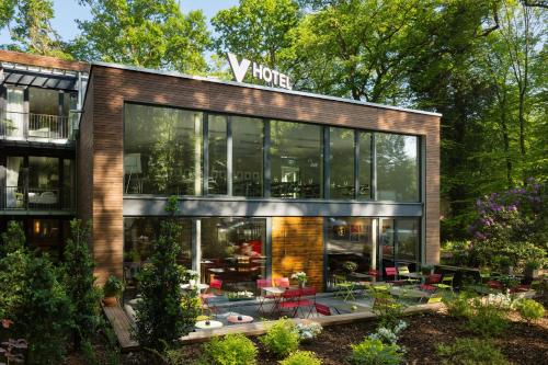 V-Hotel - image 7