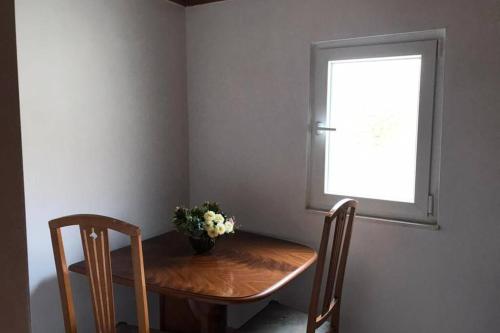 Cozy Apt. 1 min walk from square/Tirane Centre