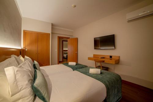 1 double bed, 3 twin beds