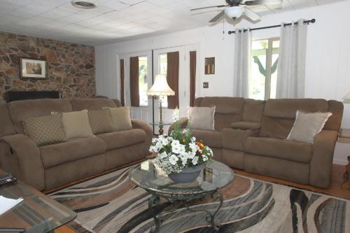2 bedrooms, 3 beds
