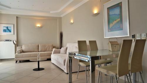 Zigouris House - image 11