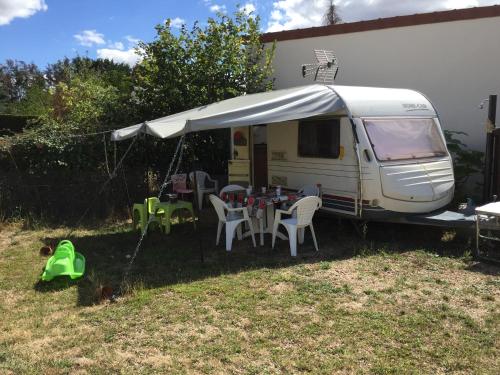 Saint-Pierre-sur-Velle Ideale famille, tout y est ! 4-Star Single Room exterior