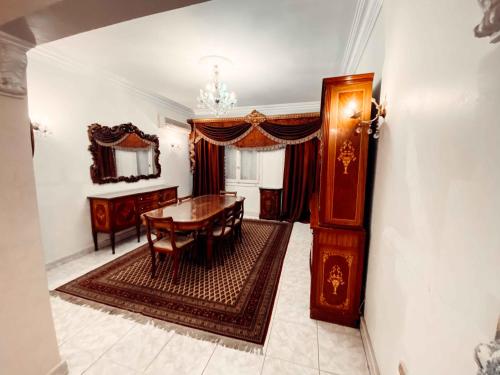 Tidy Apartment in Heliopolis close to airport-2nd floor no elevator-24 HOURS CHECK IN SERVICE