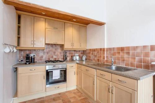 Spacious 3BR-1BA, New Town - Free Parking by Bonjour Residences Edinburgh