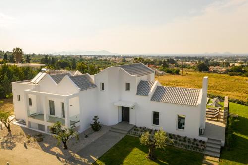 ทัศนียภาพภายนอกโรงแรม, Melia Villa Kos with Heated Pool in แลมบิ