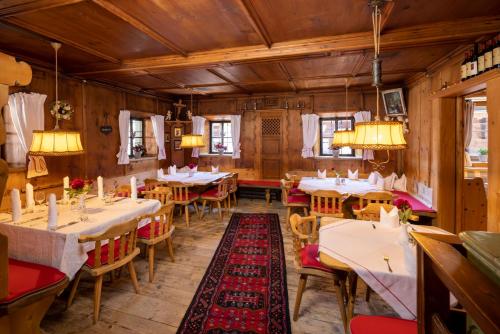 餐廳, 雅各博賓館 (Gasthaus Jakober) in 阿爾卑巴赫