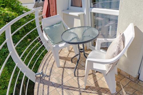 Apartment with Balcony image 5