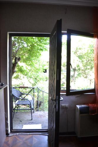 Guest House & Bar 'Vine Garden'
