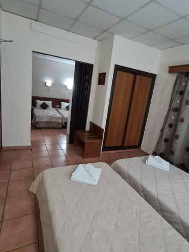 Metropole Hotel - image 2