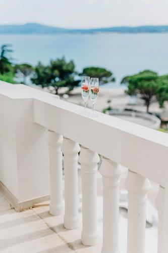 Deluxe Double Room with Balcony and Sea View image 3