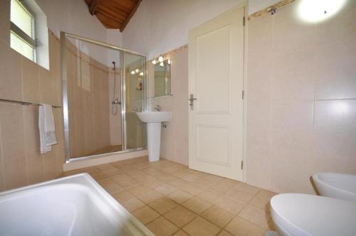 Fantastic vacation getaway Private Tennis Court Golf Practice Facility - image 8