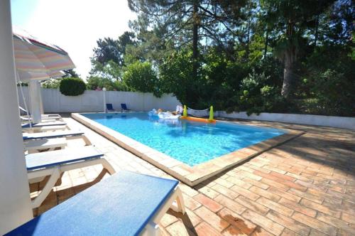 Fantastic vacation getaway Private Tennis Court Golf Practice Facility - image 7