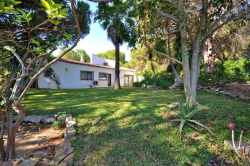 Fantastic vacation getaway Private Tennis Court Golf Practice Facility - image 6