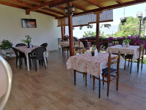 Shoposki Guest House in Elshani