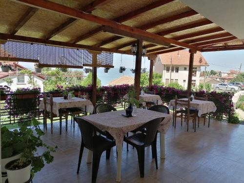 Shoposki Guest House in Elshani