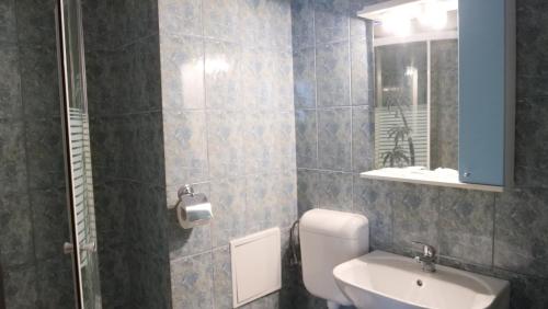 Double Room with Private Bathroom image 2