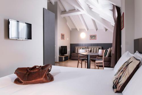 306771611 Hotel Osteria della Pista dal 1875