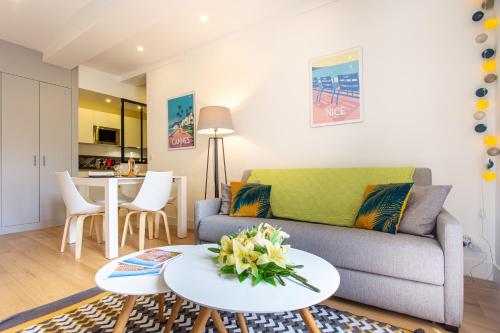 JJ8 - MAGNIFIQUE 3PIECES, ENTIEREMENT RENOVE, CLIM, VIEUX-NICE, Nizza (Foto 7)