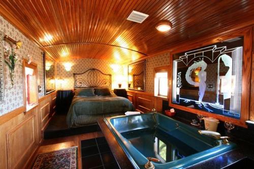 1 queen bed