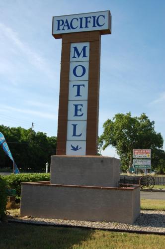 Pacific Motel - image 5