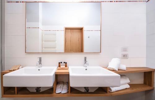 306777352 Hotel Osteria della Pista dal 1875