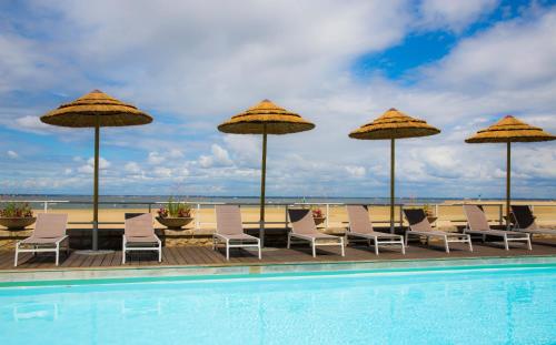 Arc Hotel Sur Mer - 수영장