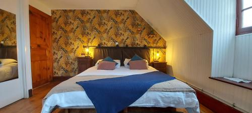 Deluxe Double or Twin Room with Mountain View