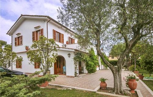 Stunning Home In Ardea With 4 Bedrooms And Wifi