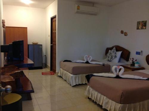 room detail thumbnail 2