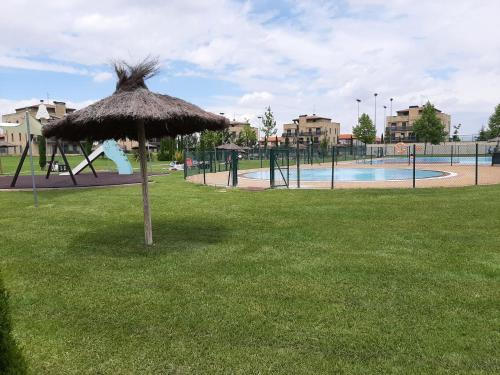 Nuevo! Apartamento con jardin privado y piscina - Apartment - Cirueña