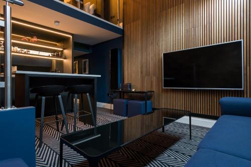 Velvet Hotel - image 7