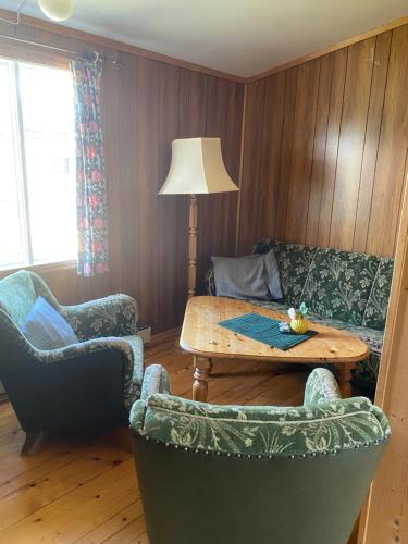 Cottage with Shared Bathroom (6 Adults)