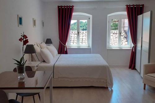 Comfortable studio in old town, Labin
