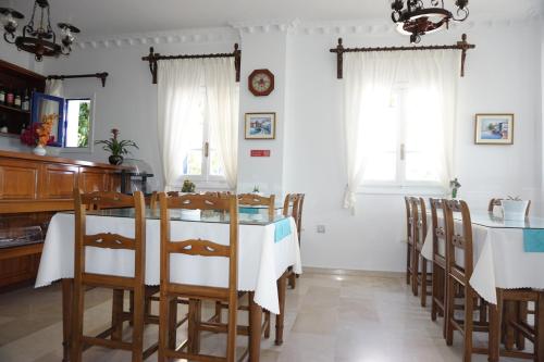 Proteas Hotel - image 4