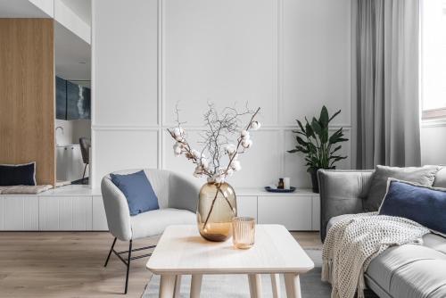 One-Bedroom Apartment image 6
