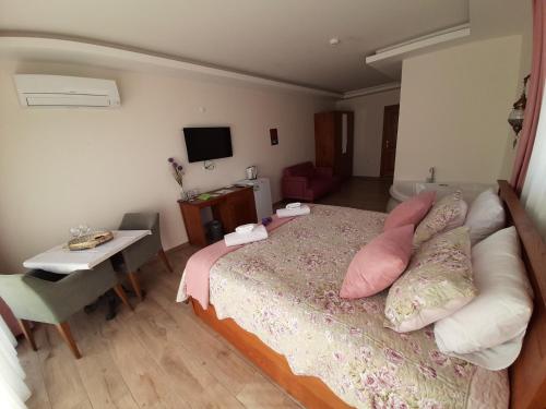 Infinity Ruby Hotel - image 6