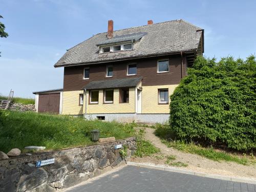 3 bedrooms, 6 beds