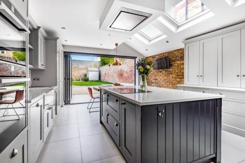 STYLISH HIDDEN GEM - CLOSE 2 CASTLE and LEGOLAND - PARKING gîte à louer Boveney