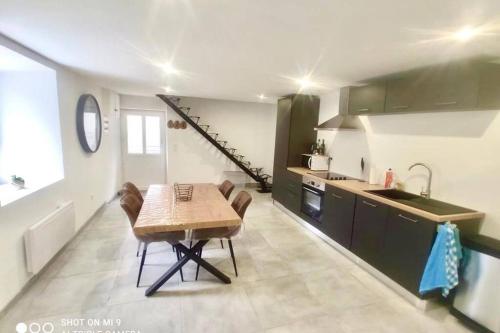 Maison individuelle face aux montagnes et cascades gîte à louer Bonneval